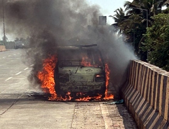 Car gutted in fire at Guirim, driver escapes