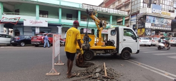 Work begins in Margao on clearing of blockages in sewage chambers