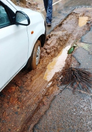 Restored roads in Cuncolim a concern as vehicles get stuck in trenches