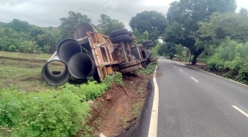 Trailer goes off narrow NH66 at Barcem-Padi