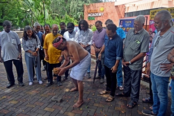 Artistes' collective holds protest, alleges sub-standard repair work at Kala Academy