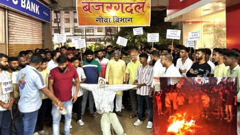 Bajrang Dal burns Rahul's effigy outside Cong office