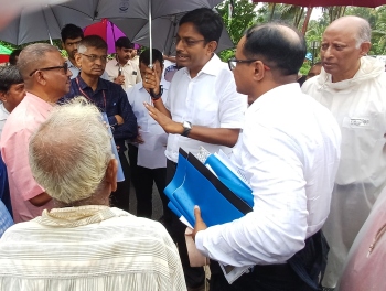 New Borim bridge: Gadkari’s envoy with PWD officials in tow meets aggrieved Loutolim ryots