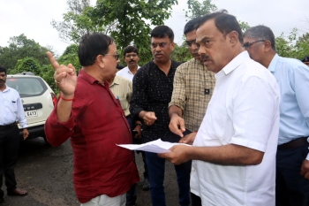 Phal Dessai, Halarnkar discuss plans for vet hospital at Sanguem, visit site