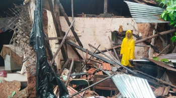 Wall collapse disrupts Ganesh idol preparations at Mardol home