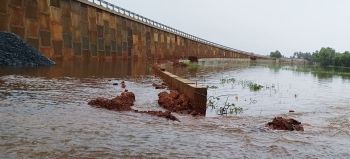 Locals voice concerns over slow drainage of flood waters coupled with reverse flow of water in Seraulim, Mungul