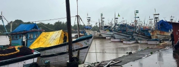 Fishermen stay put as rough sea plays spoilsport