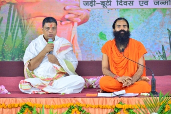 Patanjali celebrates ‘Jari-Buti Diwas’