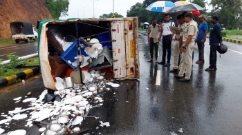 1 hurt as goods rickshaw topples at Canacona