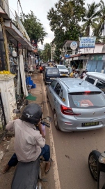 Weekend rush creates havoc on Palolem street