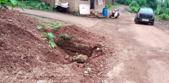 Roadside pit endangers motorists, students near Ganjem school