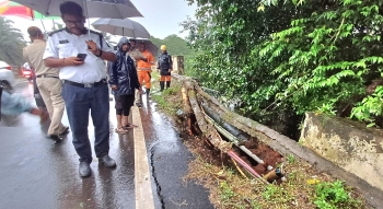 Portion of retaining wall near Mungul bridge gives way