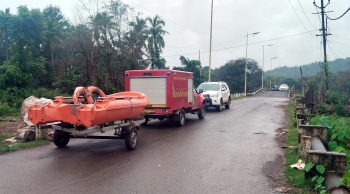 Youth jumps into Mandovi river from Ganjem bridge