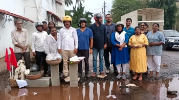 Activists protest against potholes in Mapusa