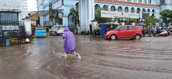 South district hospital entrance inundated