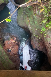 Car falls into rivulet in Mollem, couple safe