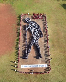 Over 700 students in Pernem form massive image of Gandhi