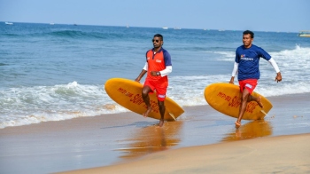 Lifeguards rescue 24 beachgoers, including Russian mother-daughter duo