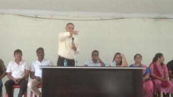 Saligao residents raise issue of urgent hotmixing of pathetic road