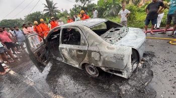 Tourist taxi gutted in Candolim fire