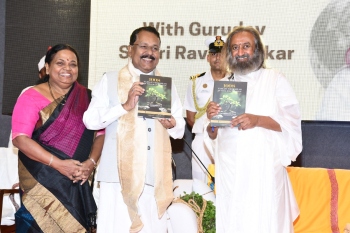 Sri Sri Ravi Shankar lauds Goa Guv efforts in nature conservation