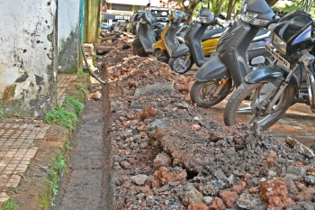 Amid IFFI, smart city work poses bottlenecks on internal roads