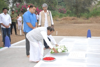 Promote field of history in State, appeals Governor