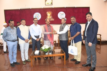Gramin Patrakar Sangh, DIP team call on Orissa governor