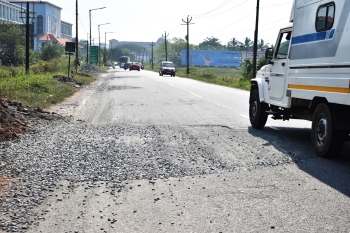 Uneven road, sinking pits near South district hospital pose danger to motorists