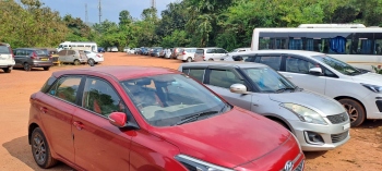 5 days before New Year, traffic chaos at Canacona beaches due to tourists