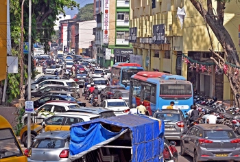Traffic police struggle to manage growing gridlock amid Smart City road works