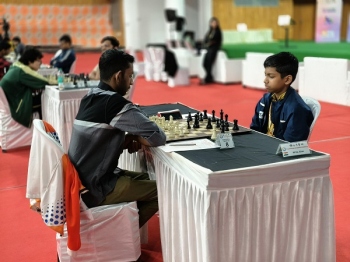 Slizhevsky and Tologon in joint lead with 5.5 points