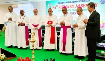 Open doors to welcome poor and vulnerable: Pope to Indian Bishops