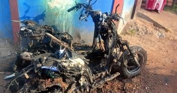 6 bikes set ablaze in Khorlim
