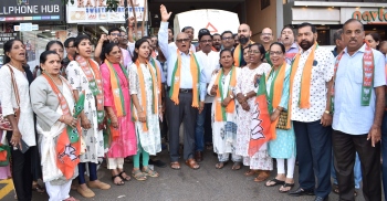 BJP leaders celebrate Delhi poll win with rally at Margao office