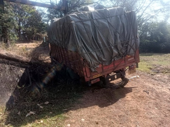 Goa-Chennai truck misled by Google Maps, ends in ditch near Londa