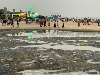 Despite contaminated creek, Colva beach witnesses tourist influx