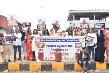 Protest march in Margao against LPG price hike