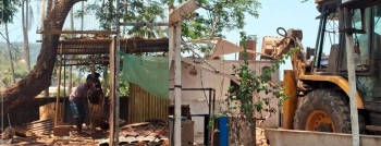 PWD razes 31 structures on govt land near Nerul bridge