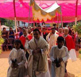 Hundreds celebrate Feast of St Anne at Agonda church