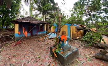 Temple, vehicles damaged in Reis Magos, Verem