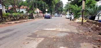 Locals repair gaping pothole in Mapusa