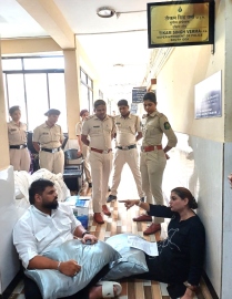 Activists stage dharna over FIR in bridge protest case