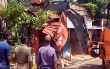 PMC begins razing 8 shops built on govt land in Ponda