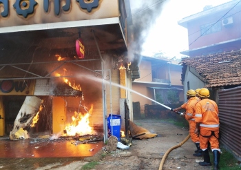 CafÃ© gutted in major fire at Colva, AC of dental clinic damaged