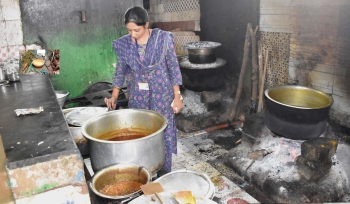 FDA raids Khareband eatery, shuts it down for violations
