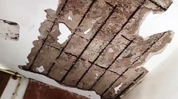 Ceiling plaster of Administrator of Comunidades office collapses