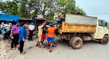 Authorities in Vasco haul away abandoned vehicles