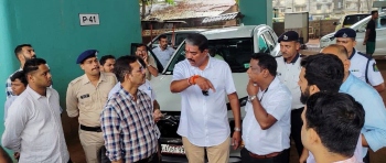 Volunteers to collect flowers, Nirmalya at Ganesh Visarjan site