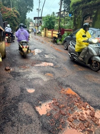 Dilapidated roads in Mapusa’s commercial hub raise concerns